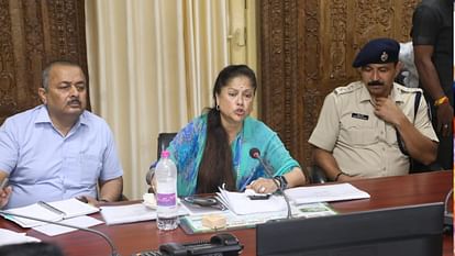 Shivpuri: Bad roads can become an election issue! Minister Yashodhara took officers' class, said- do repairs