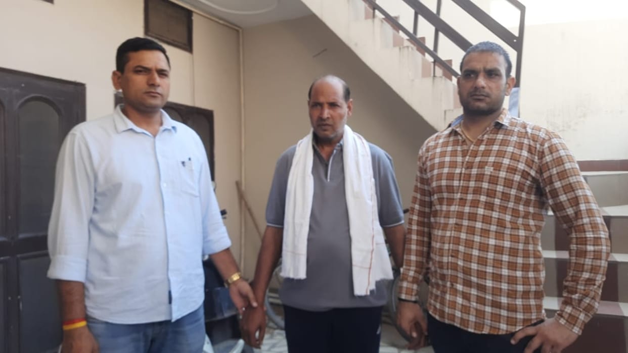 Yamunanagar: ESI brother caught taking Rupees of bribe