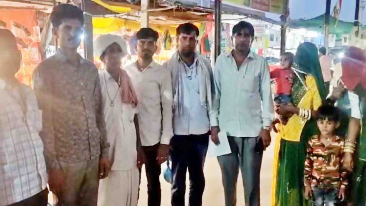 There was a fight between the devotees who came to see Baba's Samadhi in Ramdevra fair