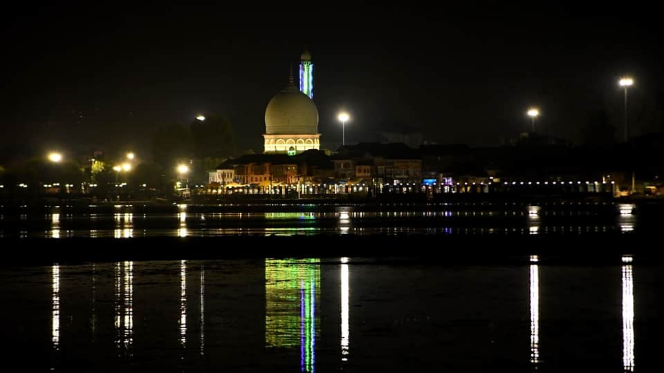 Eid-e-Milad: devotees get glimpse of holy relic Moe-e-muqaddas in Hazratbal Shrine srinagar after prayer