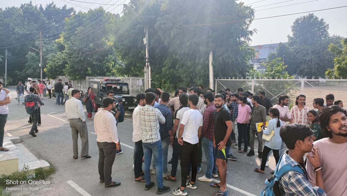Lucknow University: Two students fight fiercely over love affair and personal rivalry