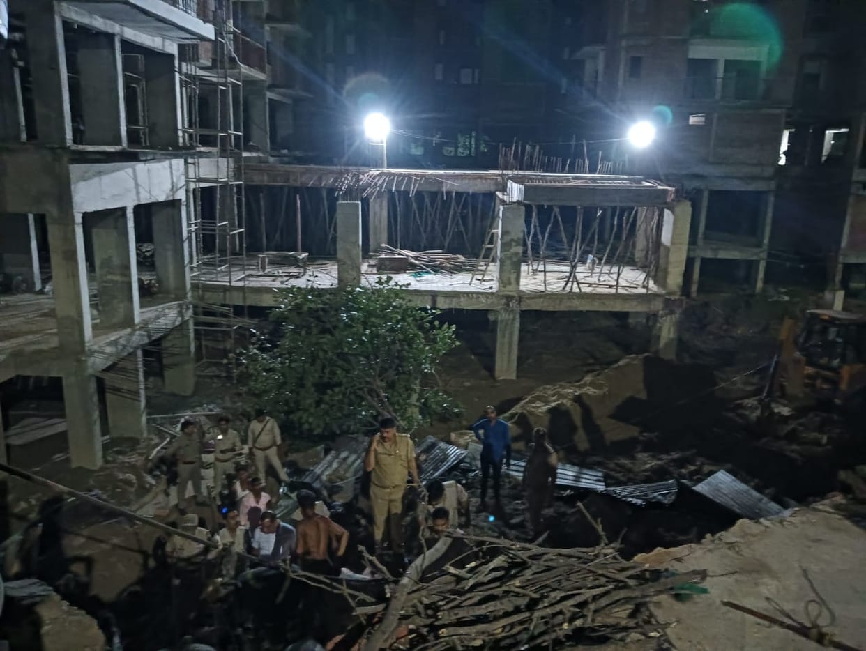 Lucknow Accident: Part of Under-Construction Apartment Collapses Trapping Five Slums Two Dead Twelve Trapped