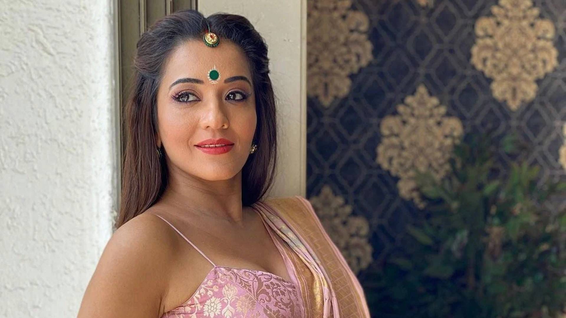 TV Actresses Have Connection With Bhojpuri Industry Rashami Desai Shweta Tiwari Chhavi Pandey