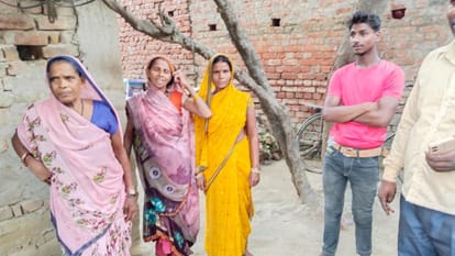 गोरखपुर: दिन ढलते ही घर से निकलने में डरते थे, एडीजी की पहल पर अब कम हुई दहशत People troubled by raw liquor in Moosabar village of Campierganj police increased vigilance