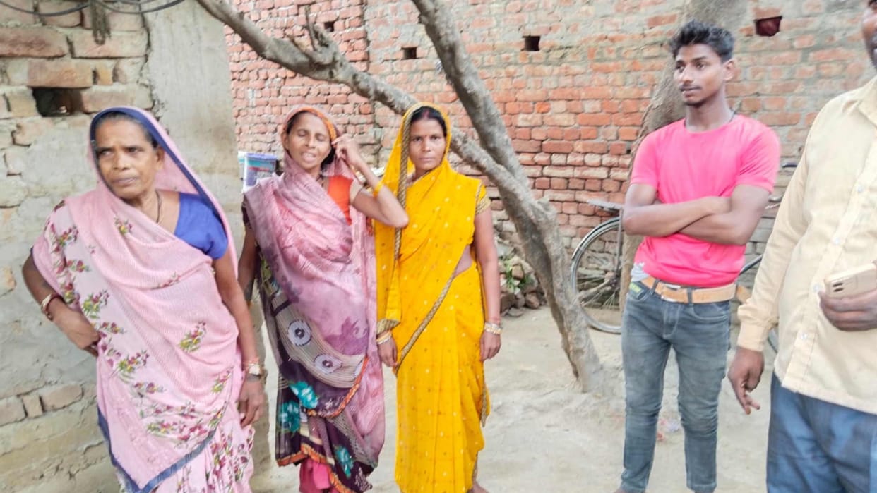 People troubled by raw liquor in Moosabar village of Campierganj police increased vigilance