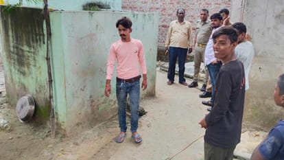 People troubled by raw liquor in Moosabar village of Campierganj police increased vigilance
