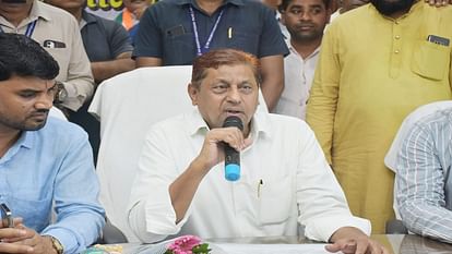 Kabirdham: डिप्टी सीएम अरुण साव और विजय शर्मा की शपथ पर पूर्व मंत्री मोहम्मद अकबर ने उठाए सवाल, जानें क्या कहा Former minister Mohammad Akbar raised questions on oath of Deputy CM Arun Sao and Vijay Sharma