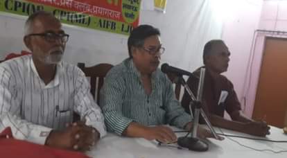 प्रेसवार्ता को संबोधित करते वाम दल नेता।