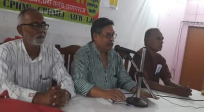 प्रेसवार्ता को संबोधित करते वाम दल नेता।