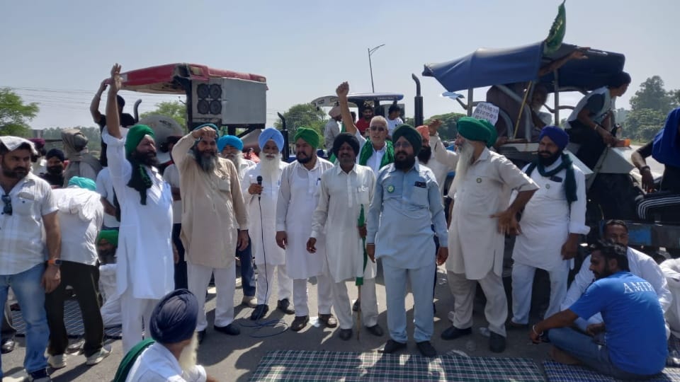 Farmers blocked Chandigarh-Ambala highway in Derabassi for their demands