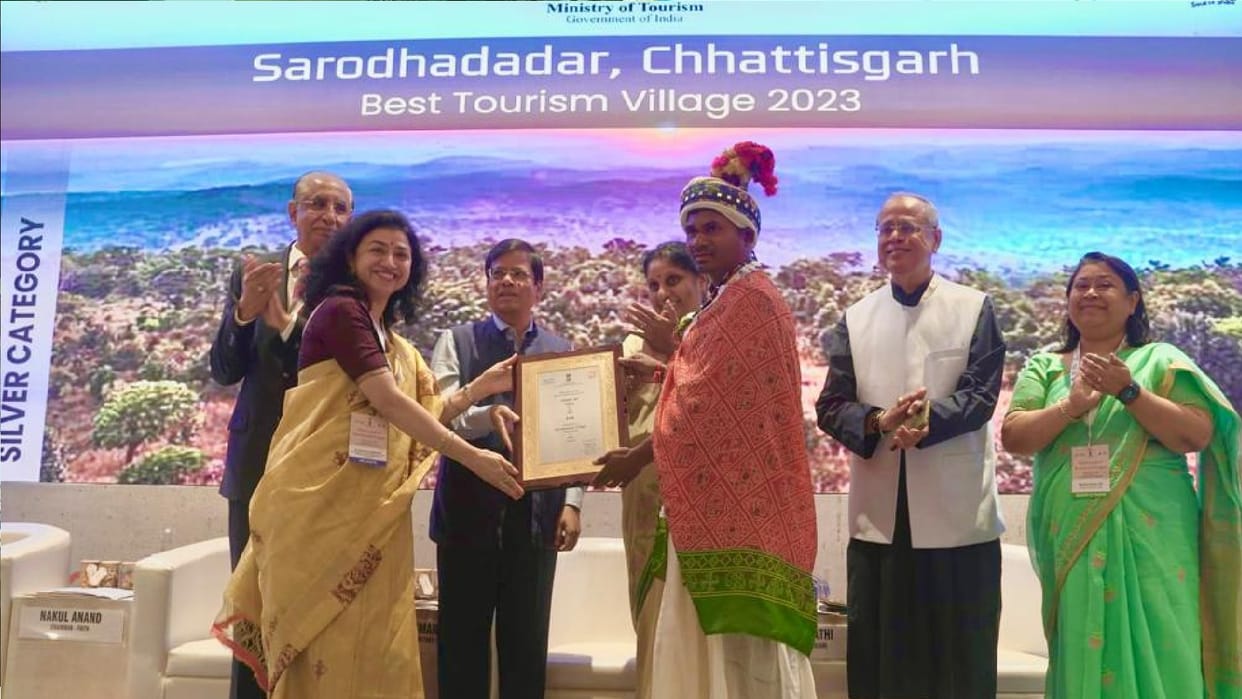 Chhattisgarh got another award: Tourism village Saroda Dadar was awarded silver category.