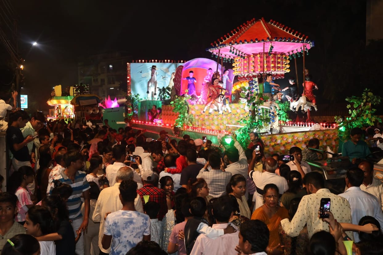 Children's tableau of Rajkumar Mill got the first prize, people watched the tableau on the streets till mornin