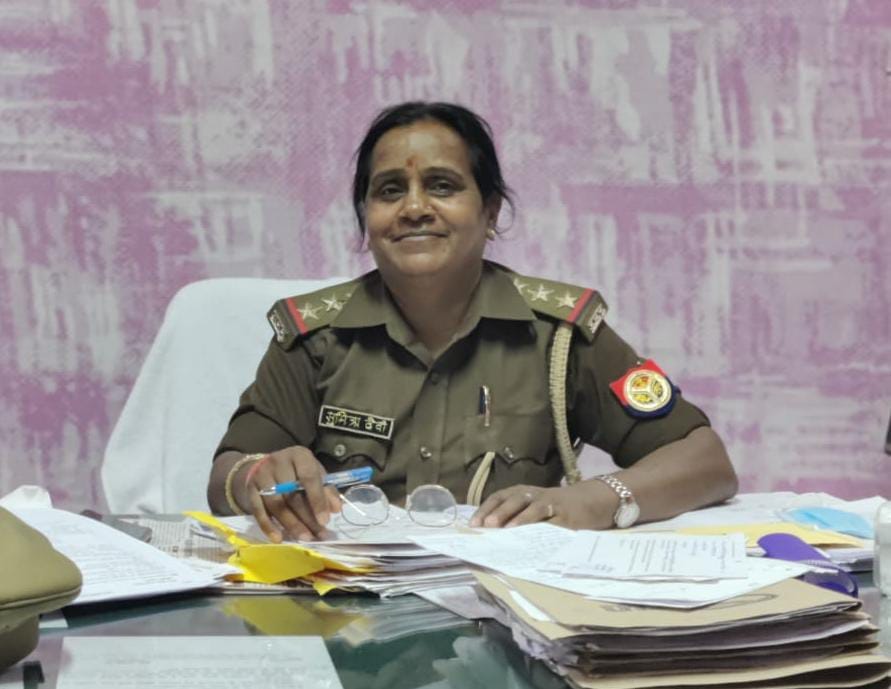 Inspector Sumitra made SHO f Rajatalab police station in varanasi got posting on initiative of CM Yogi
