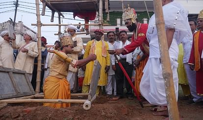 रामनगर की रामलीला का दूसरा दिन: श्रीराम के बालरूप पर न्योछावर हुई अयोध्या, मानस की चौपाइयों से गूंजा लीला स्थल Ramlila of Ramnagar Happines in due to child form of Shri Ram place resounded with sound of Manas