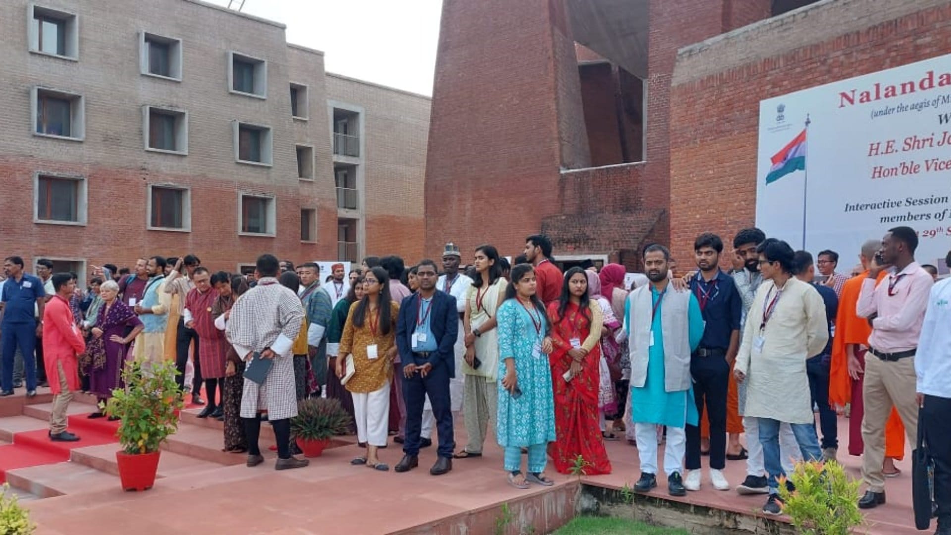 Vice President Jagdeep Dhankhar reached Nalanda University; Met students, gave invitation to Parliament