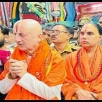 हनुमान गढ़ी में अनुपम खेर।