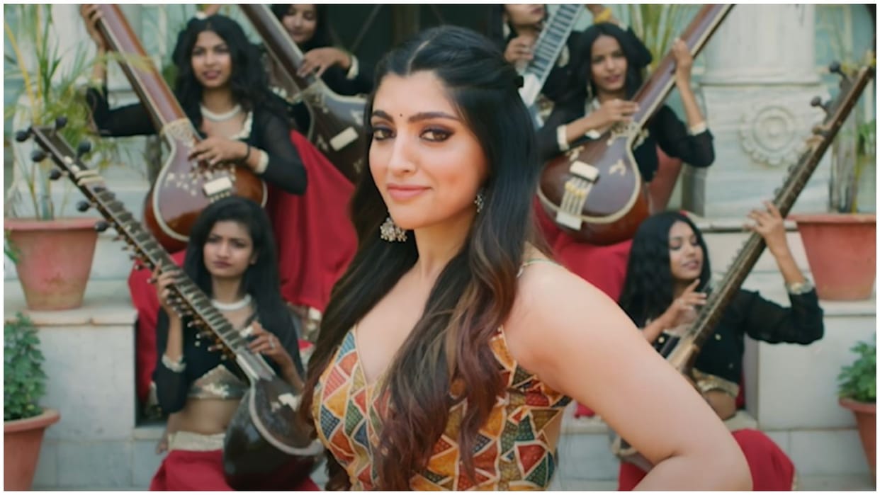 Akanksha Puri Bhojpuri: Swayamvar Mika Di Vohti fame actress song Tujhe Na Dekhu Toh Chain with Pawan Singh