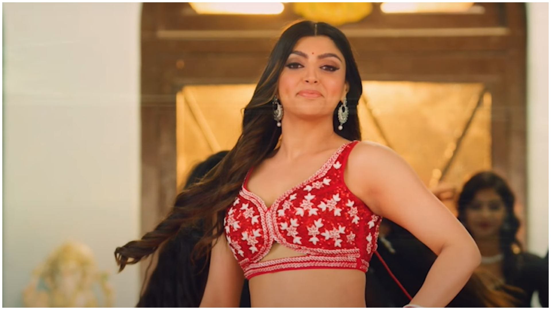 Akanksha Puri Bhojpuri: Swayamvar Mika Di Vohti fame actress song Tujhe Na Dekhu Toh Chain with Pawan Singh