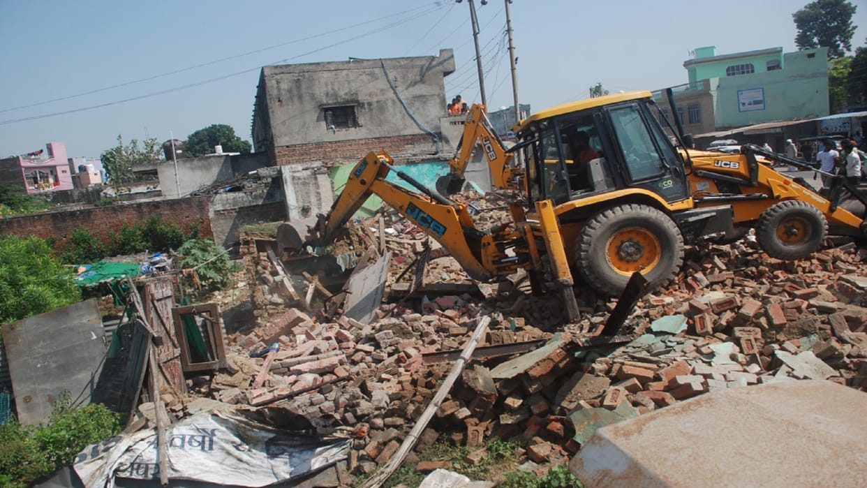 UP: 23 shops were demolished to bulldozers by railway officials in Baghpat, BKU workers protest against action