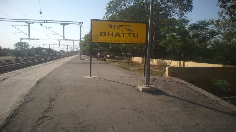 People of Fatehabad got big gift, Gorakhdham Express will stop at Bhattu station