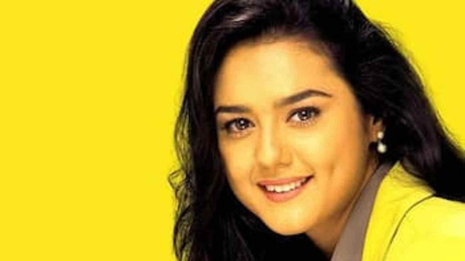 Preity Zinta Share Throwback video with shah rukh khan rehearsing for an award show watch inside
