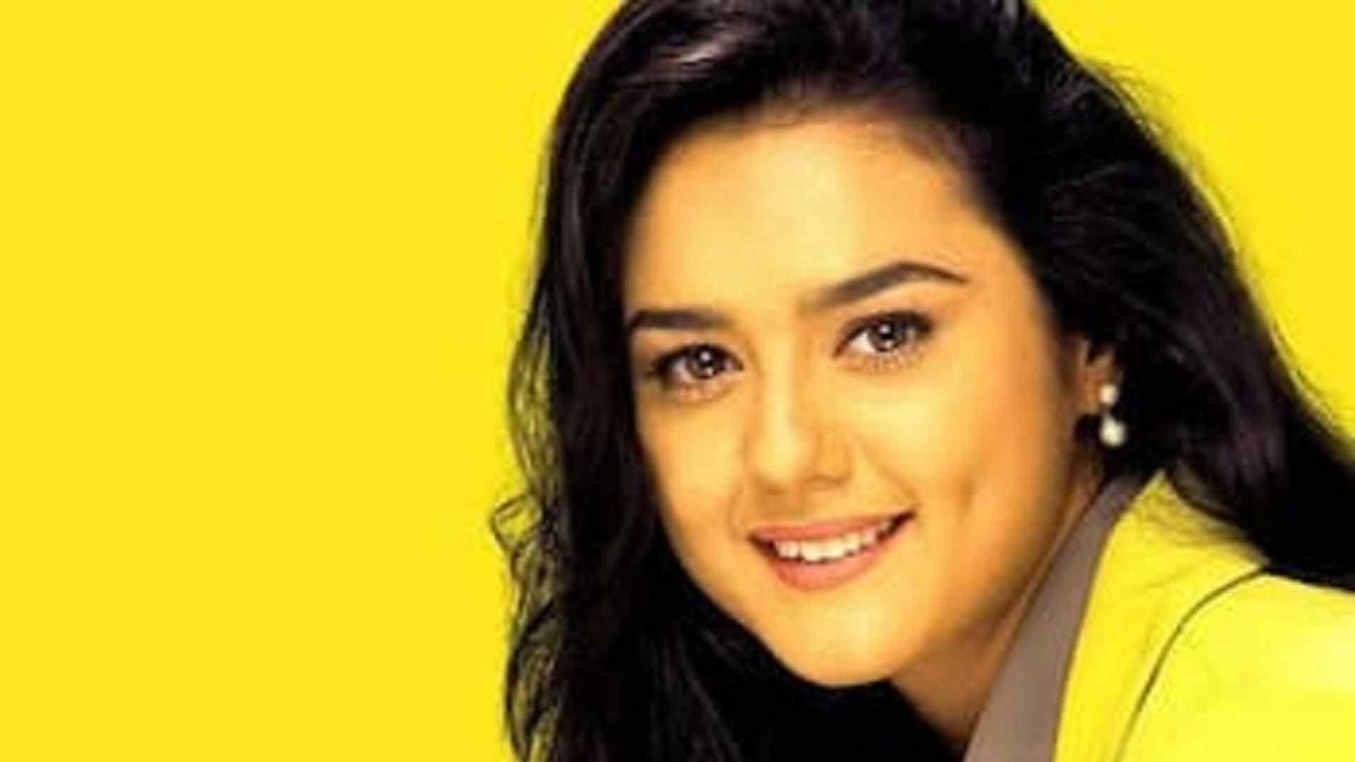 Preity Zinta Share Throwback video with shah rukh khan rehearsing for an award show watch inside