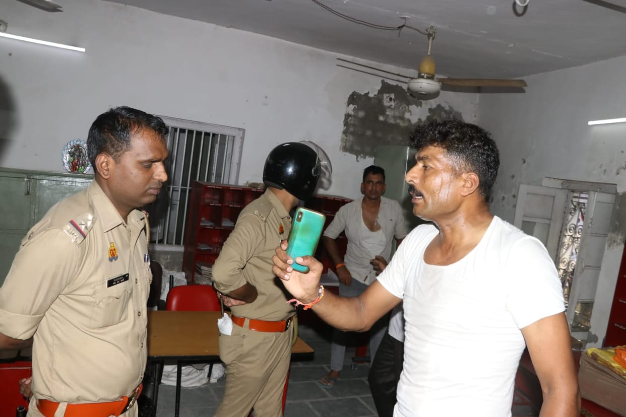 Security personnel and policemen clashed in the post office in Bijnor, firing