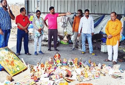 Ujjain: Ganesh idols were to be floated in Chambal, found in the garbage of trenching ground, Congress angry