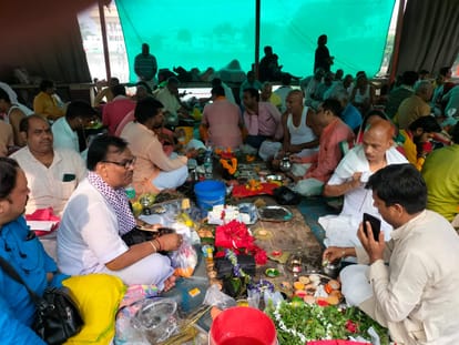 Offering to ancestors on Pitru Paksha Tripindi Shraddha for ancestors at Pishachmochan Kund