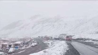 Himachal Weather: ताजा बर्फबारी से मनाली-लेह मार्ग दारचा के पास बंद, तापमान में गिरावट Fresh snowfall in Lahaul Valley Himachal Pradesh Manali Leh road closed near Darcha