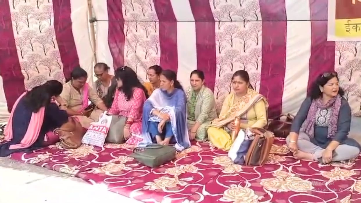 Zila Parishad Cadre Employees Strike in Solan Himachal Pradesh