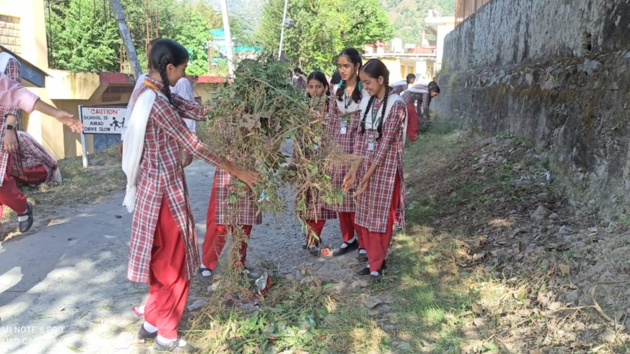 Swachhta Abhiyan in Kiyani school Chamba Himachal Pradesh