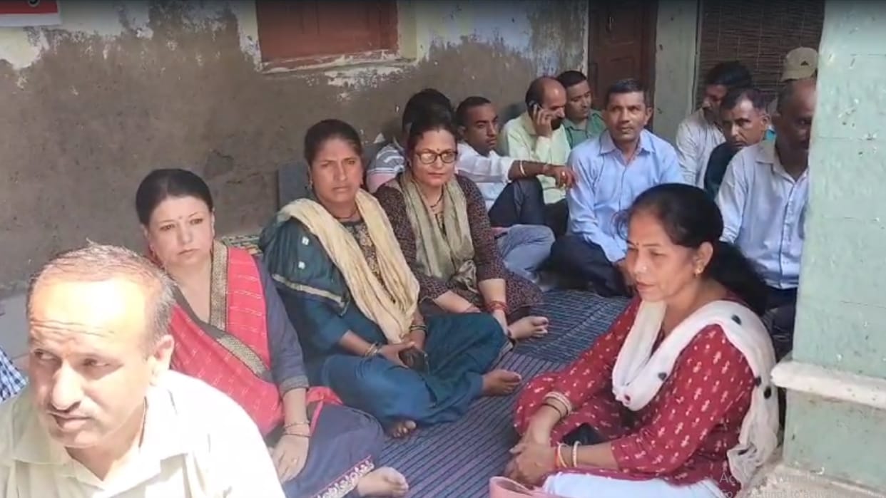 Zila Parishad Cadre Employees Strike In Nahan Sirmour Himachal Pradesh