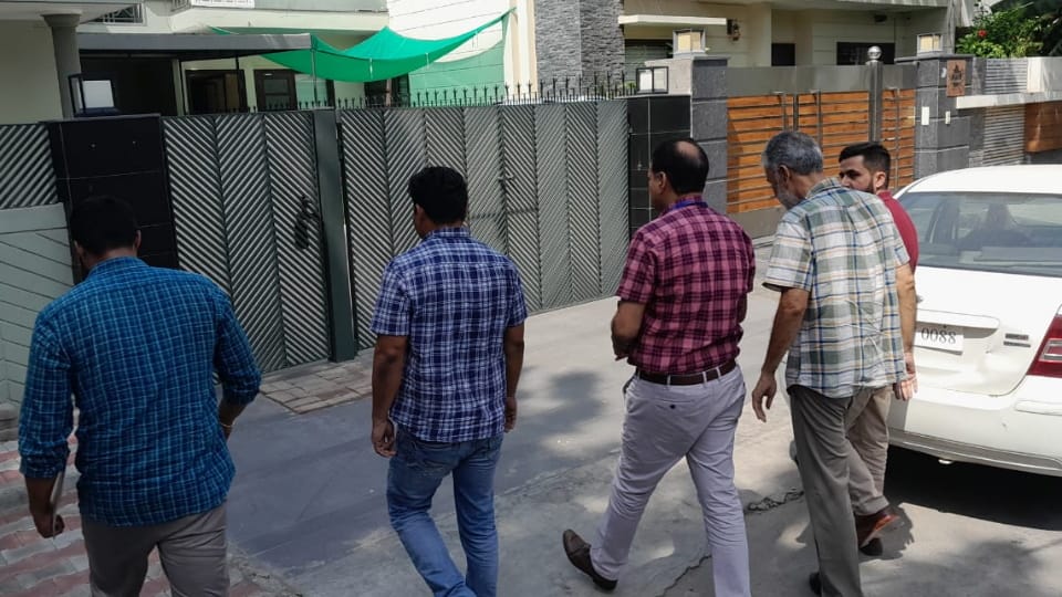 Vigilance raids at house of liquor dealer close to fugitive former Finance Minister Manpreet Badal in Plot Sca