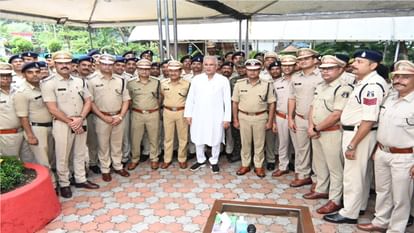 Raigarh:रायगढ़ बैंक डकैती सुलझाने वाले पुलिसकर्मियों को मिलेगा प्रमोशन, सैलरी इंक्रीमेंट और नगद पुरस्कार - Raigarh: Policemen Who Solve Raigarh Bank Robbery Will Get ...