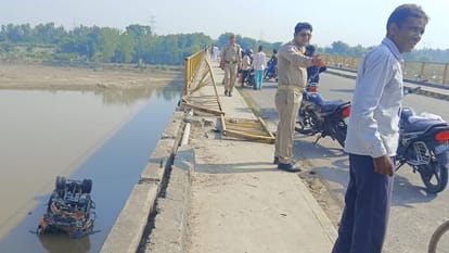 Rampur: Truck broke railing Shahbad bridge and fell into Ramganga, driver suffered serious injuries