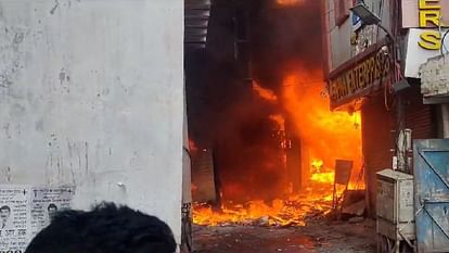 massive fire broke out in three shoe material shops stampede broke out Fire brigade reached the spot