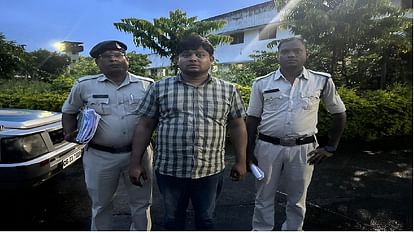 CG: कोयला व्यवसाय में अधिक मुनाफे का झांसा देकर ठगे 46 करोड़ रुपये, पुलिस ने आरोपी को यूपी से किया गिरफ्तार Surguja Police arrested accused who cheated on pretext of higher profits in coal business