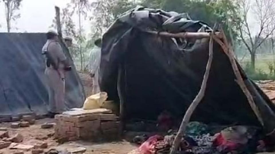 Murderous husband Crushed wife's head and face while sleeping in kasganj