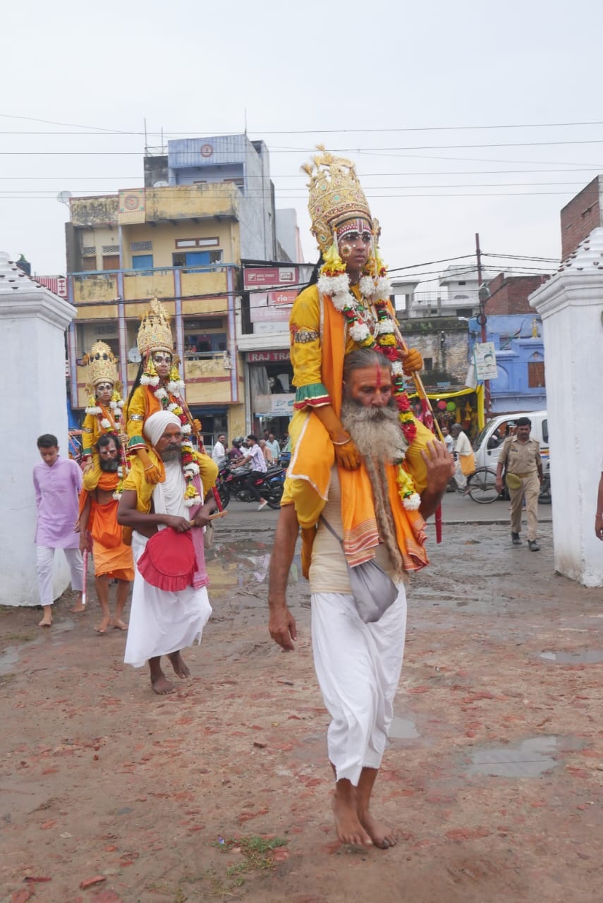 Shri Ram killed Tadka wearing raincoat, amazing sight seen in Ramlila of Ramnagar, see in pictures