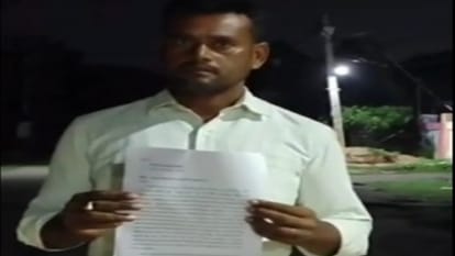 Bihar: बकाया मांगने पर मुखिया ने निकाली पिस्तौल, कहा- नहीं मिलेगा पैसा, आइंदा से किया तकादा तो मार देंगे गोली Bihar On asking for dues chief says Will not get money if you insist further we will shoot you Aurangabad