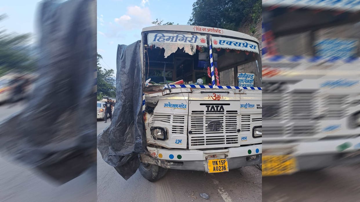 Accident Collision between bus and Bolero on Rishikesh Badrinath National Highway