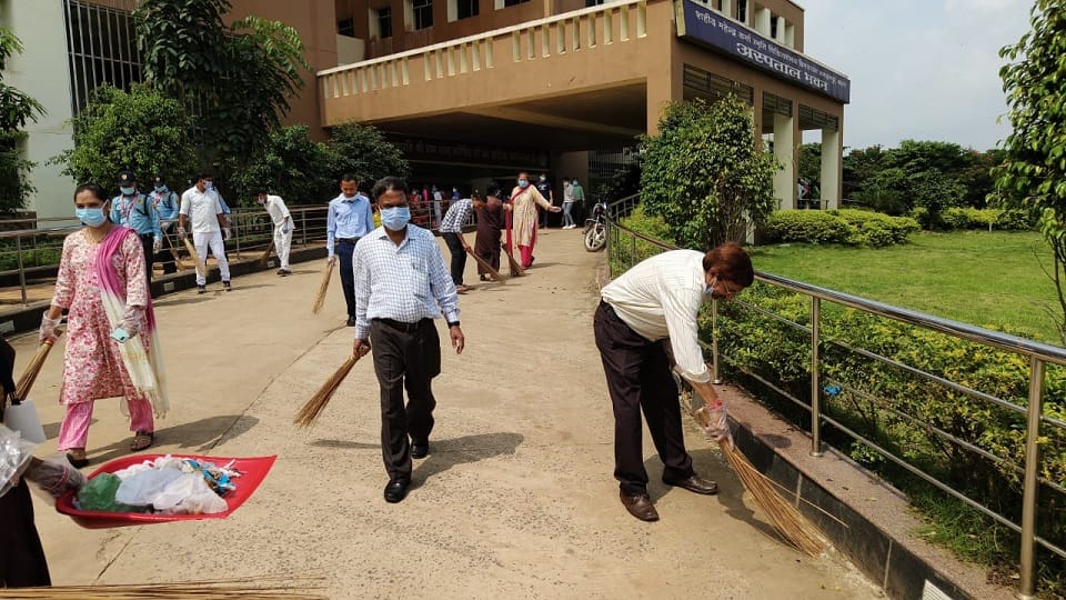 Everyone from Dean to Professor donated their labor in Swachhta Hi Seva campaign