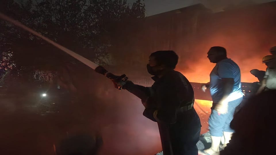Fire broke out in scrap warehouse in Ghaziabad