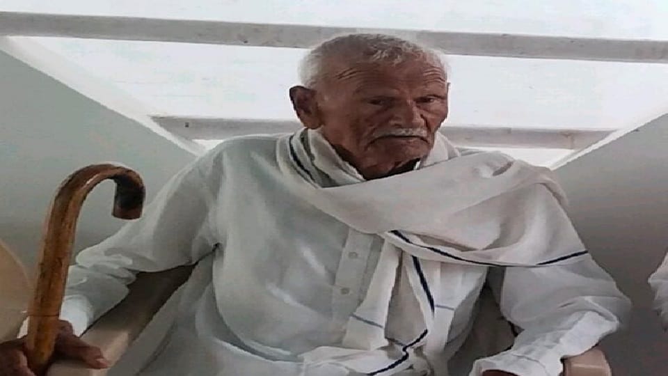 Chief General Secretary of SP Ram Gopal Yadav elder brother Atar Singh Yadav passed away