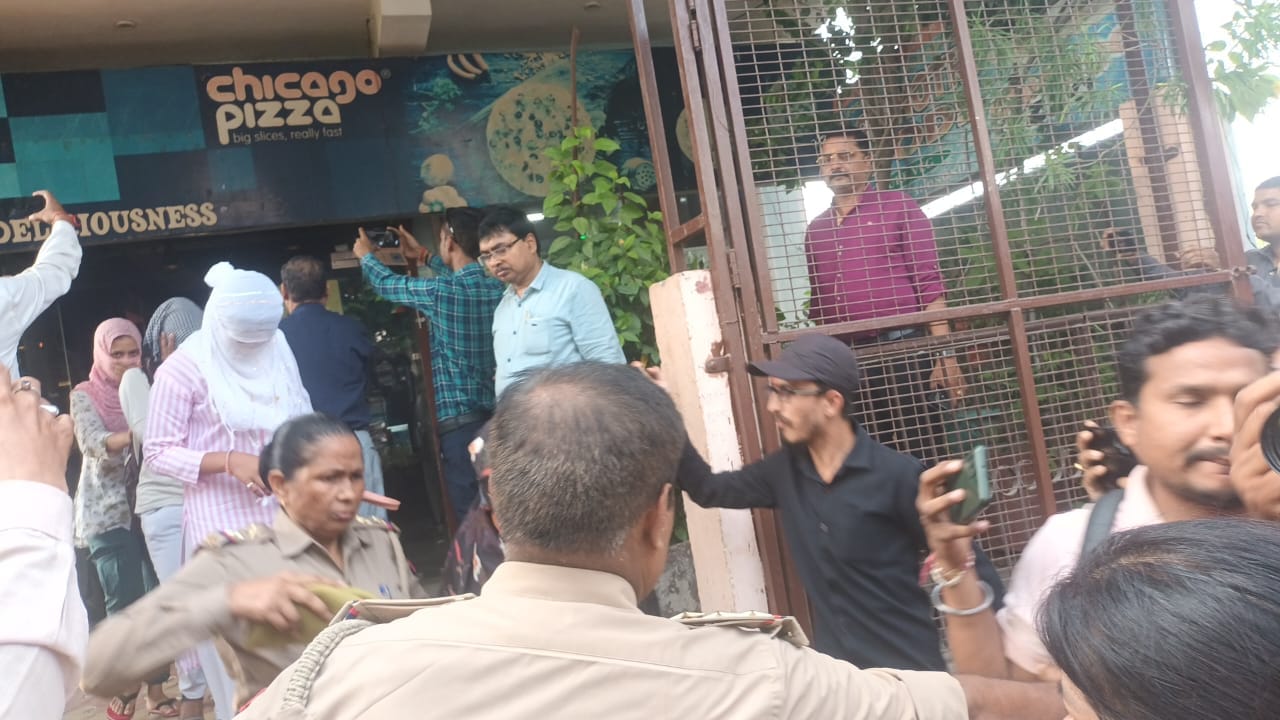 Prostitution busted in Pizza House,The operator used to say I will buy such a guest house