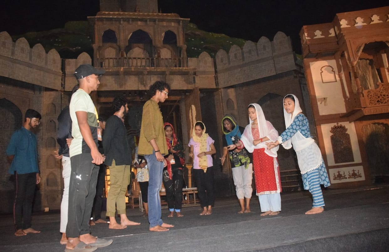 Janata Raja Mahanatya will be staged from today, 250 artists from the city and 150 from Mumbai-Pune will act