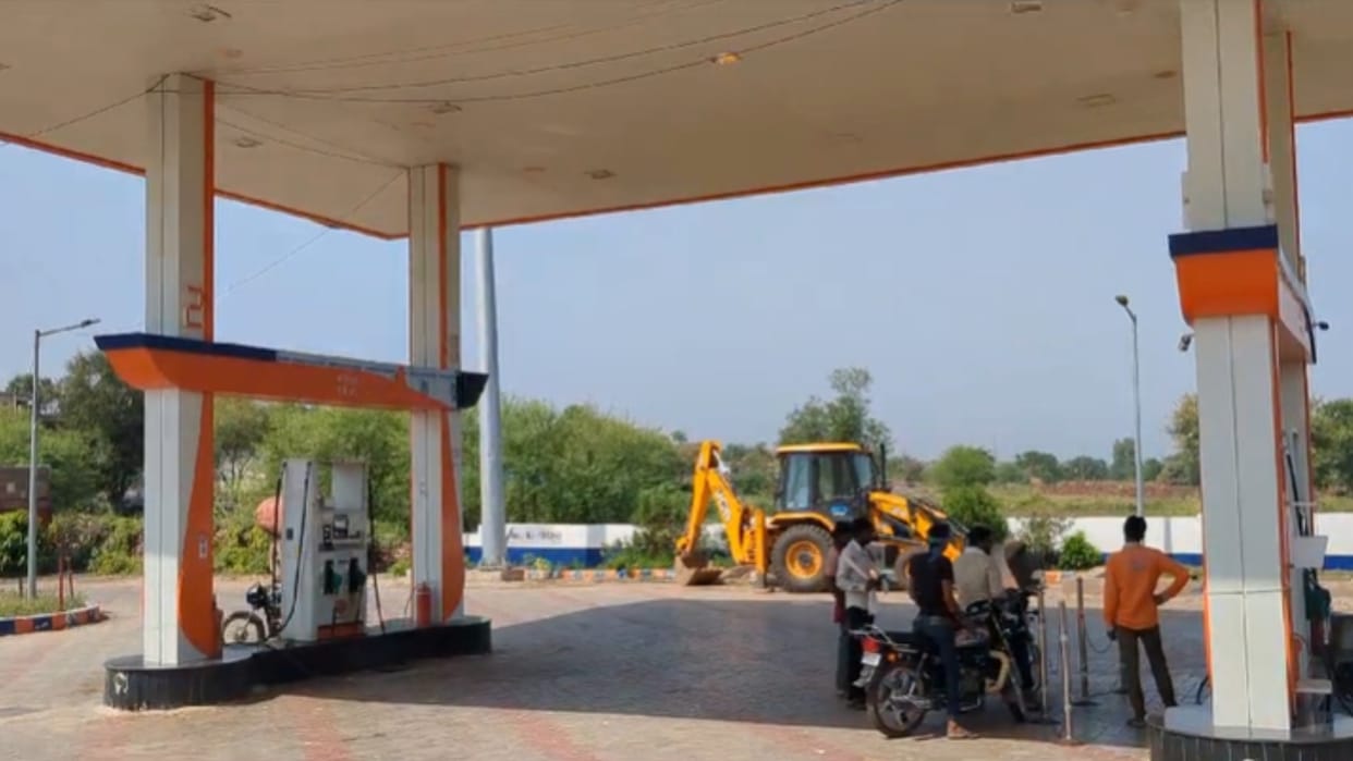 Rajasthan: Strike in Karauli demanding reduction in VAT on petrol and diesel