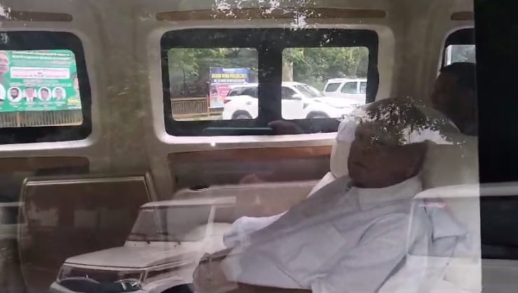 RJD Party supremo Lalu Yadav in Bakhtiyarpur patna, CM Nitish Kumar residence in bakhtiyarpur bihar news