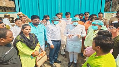 Minister incharge inspected oxygen plant installed in medical college in Etah